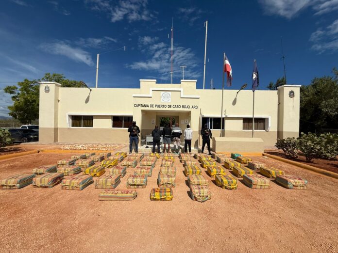 Intervienen lancha con 1.5 toneladas de presunta cocaína en operativo aéreo, marítimo y terrestre Intervienen lancha con 1.5 toneladas de presunta cocaína en operativo aéreo, marítimo y terrestre