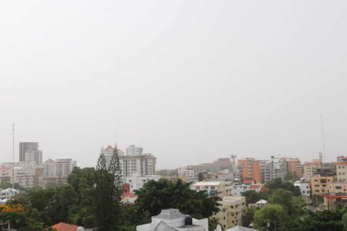 Polvo del Sahara y algunos aguaceros en la tarde por incidencia de vaguada
