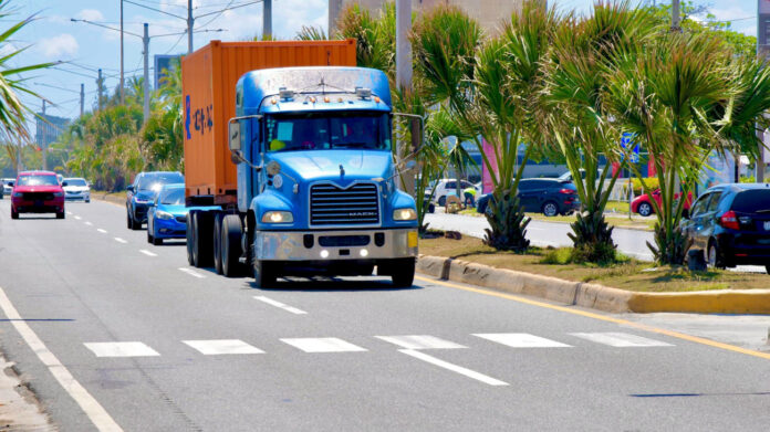 Intrant llama a transportistas de carga a circular por el carril derecho en autopistas y carreteras Intrant llama a transportistas de carga a circular por el carril derecho en autopistas y carreteras