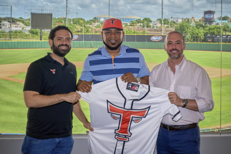 Toros incorporan a Edwin Encarnación como asesor de Operaciones