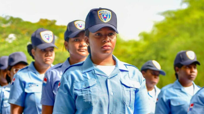 Policía Auxiliar abre sus puertas a la juventud de Hato Mayor del Rey y Capotillo Policía Auxiliar abre sus puertas a la juventud de Hato Mayor del Rey y Capotillo