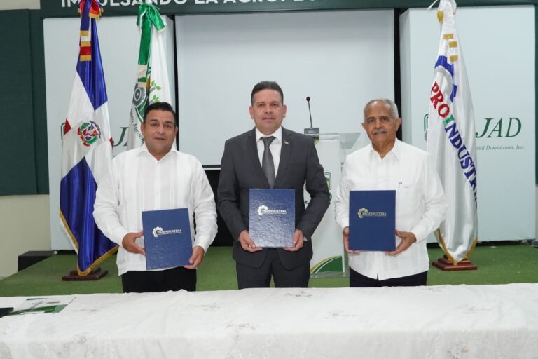 Proindustria y la JAD sellan alianza para fortalecer la agroindustria nacional