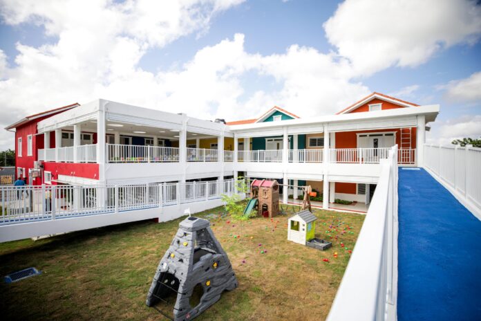Raquel Peña entrega nuevo Caipi en Guerra y escuela básica en Villa Altagracia