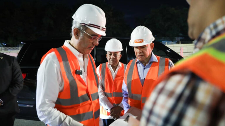 Abinader supervisa construcción del paso a desnivel en la prolongación 27 de Febrero con Isabel Aguiar