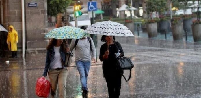 Vaguada y onda tropical generarán aguaceros y tormentas eléctricas en varias provincias del país