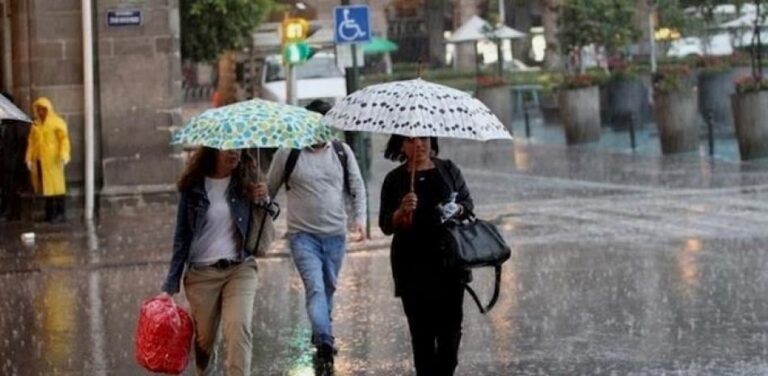 Vaguada y onda tropical generarán aguaceros y tormentas eléctricas en varias provincias del país
