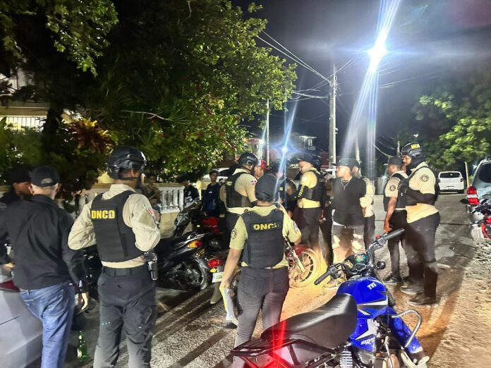 Intervienen Haina y Nigua en SC; ocupan más de 2, 000 gramos y sacan de circulación tres armas de fuego Intervienen Haina y Nigua en SC; ocupan más de 2, 000 gramos y sacan de circulación tres armas de fuego