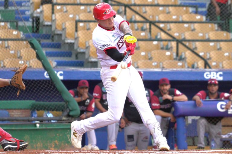 Lakins y bullpen rojo consiguen primer triunfo en doble cartelera