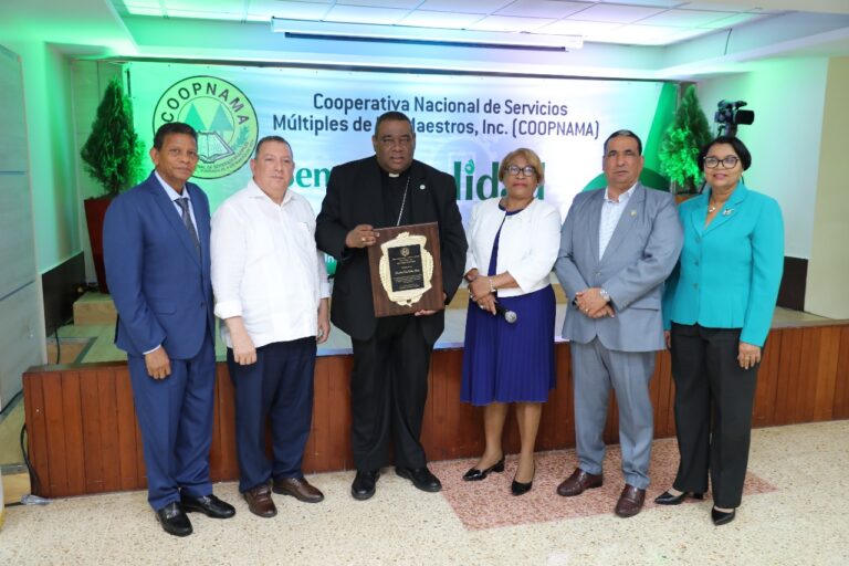 Obispo de Higüey resalta el Programa Nacional de Becas de COOPNAMA