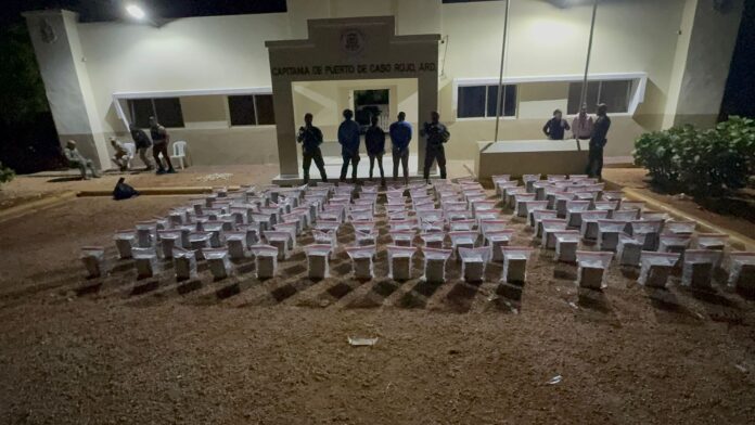 Otro contundente golpe al narcotráfico; atrapan tres hombres con 806 paquetes de presunta cocaína Otro contundente golpe al narcotráfico; atrapan tres hombres con 806 paquetes de presunta cocaína