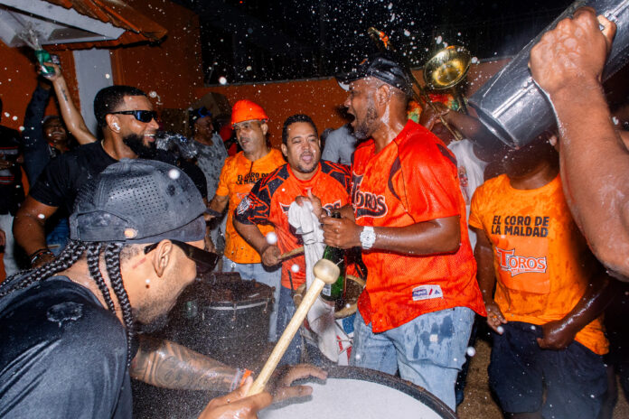 Toros avanzan al Round Robin; Troy Johnston regresa para playoffs Toros avanzan al Round Robin; Troy Johnston regresa para playoffs