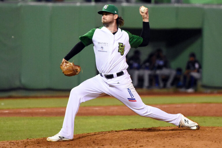 Toros anuncian contratación de lanzador abridor Aaron Leasher