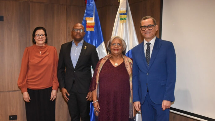 CNSS juramenta miembros del Colegio Médico Dominicano ante el SDSS CNSS juramenta miembros del Colegio Médico Dominicano ante el SDSS