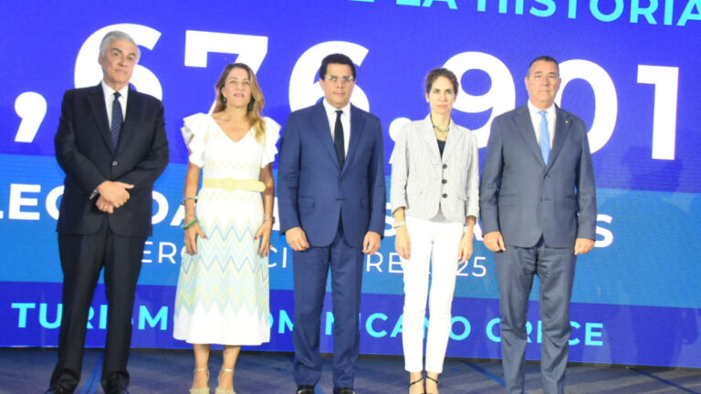 RD alcanza récord histórico en llegada: 1.4 millones de visitantes en diciembre y 11,676,901 en todo el año