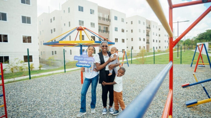 Mived entregó más de 10,000 nuevas viviendas y mejoró unas 58,538 viviendas, para beneficiar a más de 202,000 dominicanos Mived entregó más de 10,000 nuevas viviendas y mejoró unas 58,538 viviendas, para beneficiar a más de 202,000 dominicanos