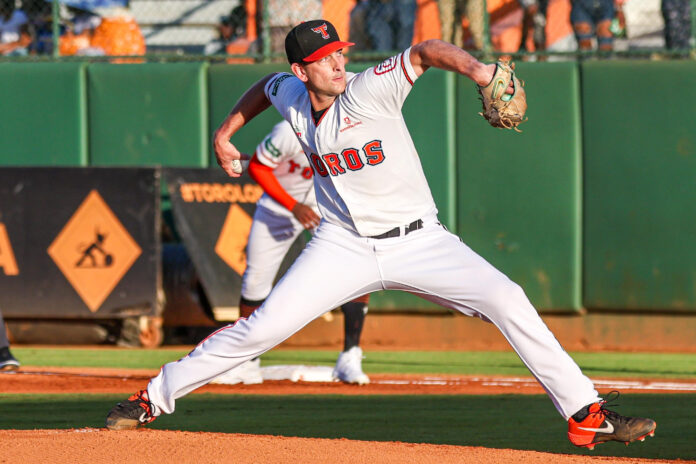 Toros anuncian rotación y contratación de lanzador