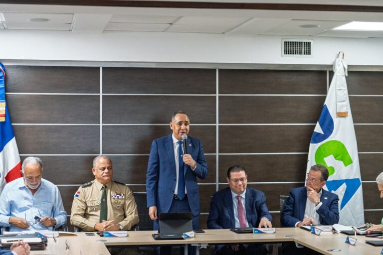 Nelson Arroyo encabeza primera reunión del Comité Nacional de Gestión de Riesgo en comercio de bienes