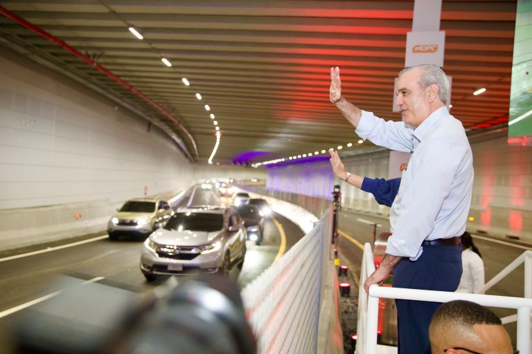 Presidente Abinader inaugura el túnel de la Plaza de la Bandera: