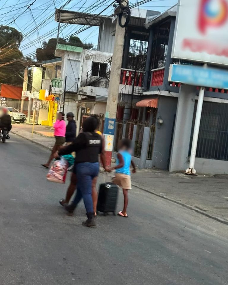 DGM detiene a 74 extranjeros en estatus migratorio irregular durante operativo de interdicción en Tamboril