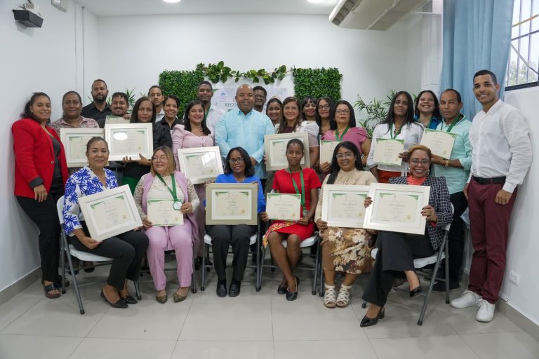Regional 15 del MINERD destaca labor de docentes y directores en la implementación de huertos escolares y conciencia ambiental