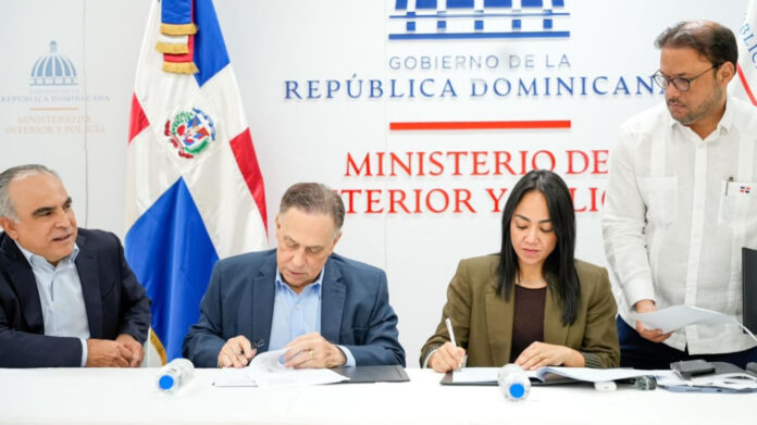 Interior y Policía gestiona terreno para construir nueva estación de bomberos en Haina Interior y Policía gestiona terreno para construir nueva estación de bomberos en Haina
