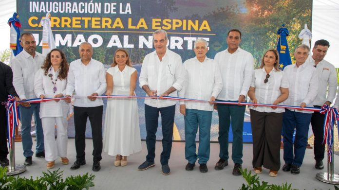 Presidente Abinader inaugura carretera Las Espinas en Jamao al Norte