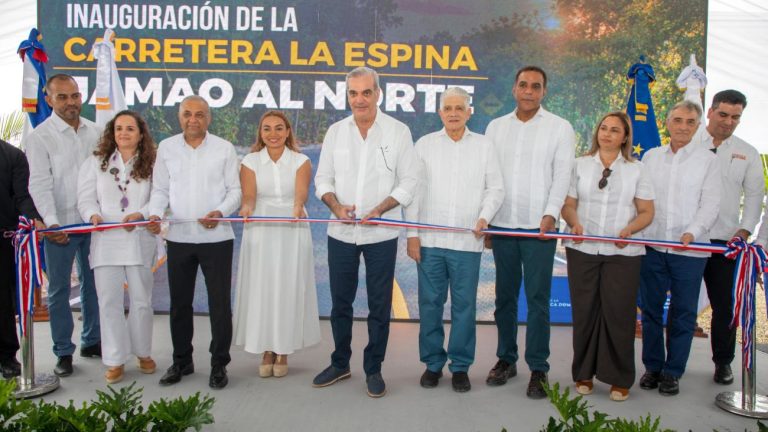 Presidente Abinader inaugura carretera Las Espinas en Jamao al Norte