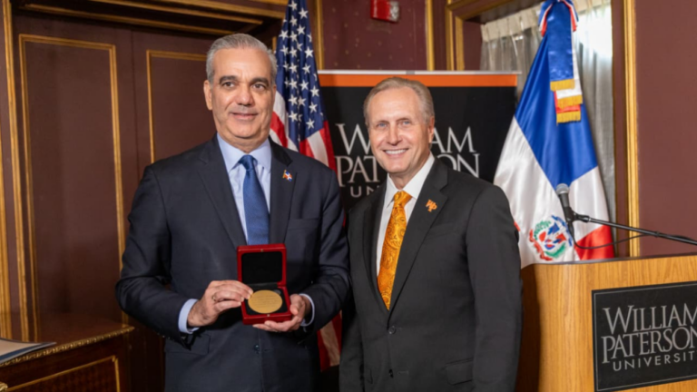 Luis Abinader recibe el máximo reconocimiento de William Paterson University