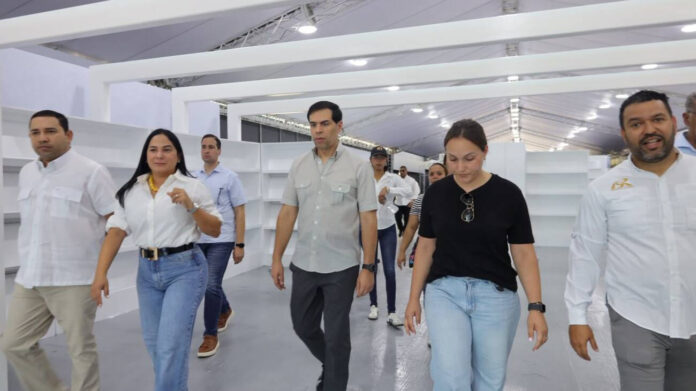 Roberto Ángel Salcedo da seguimiento al montaje de la FILSD 2026