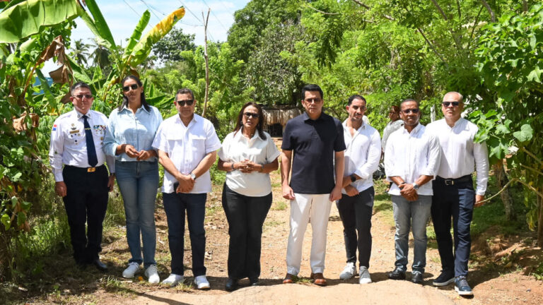 Turismo inicia nuevas obras viales para impulsar el desarrollo de Arroyo Barril, Samaná