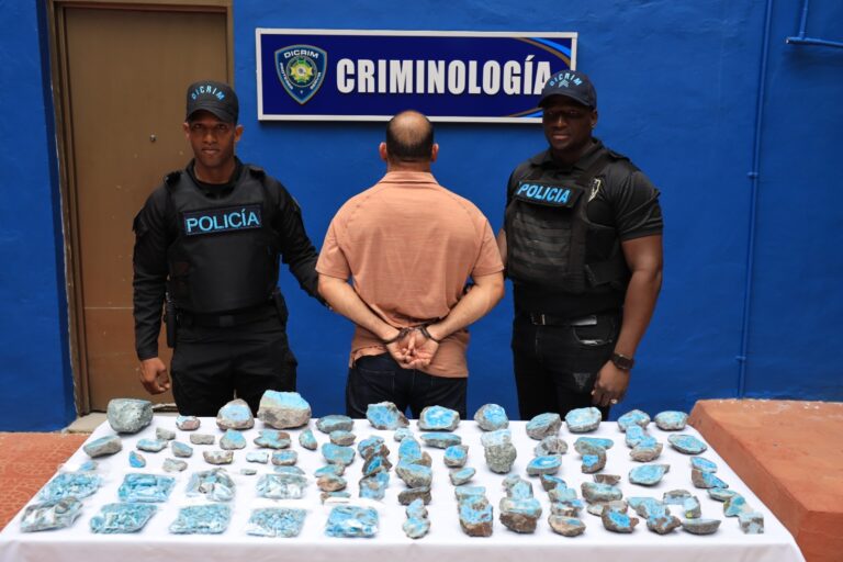 Policía y Ministerio Público recuperan mercancía por RD$1.5 millones en la Zona Colonial